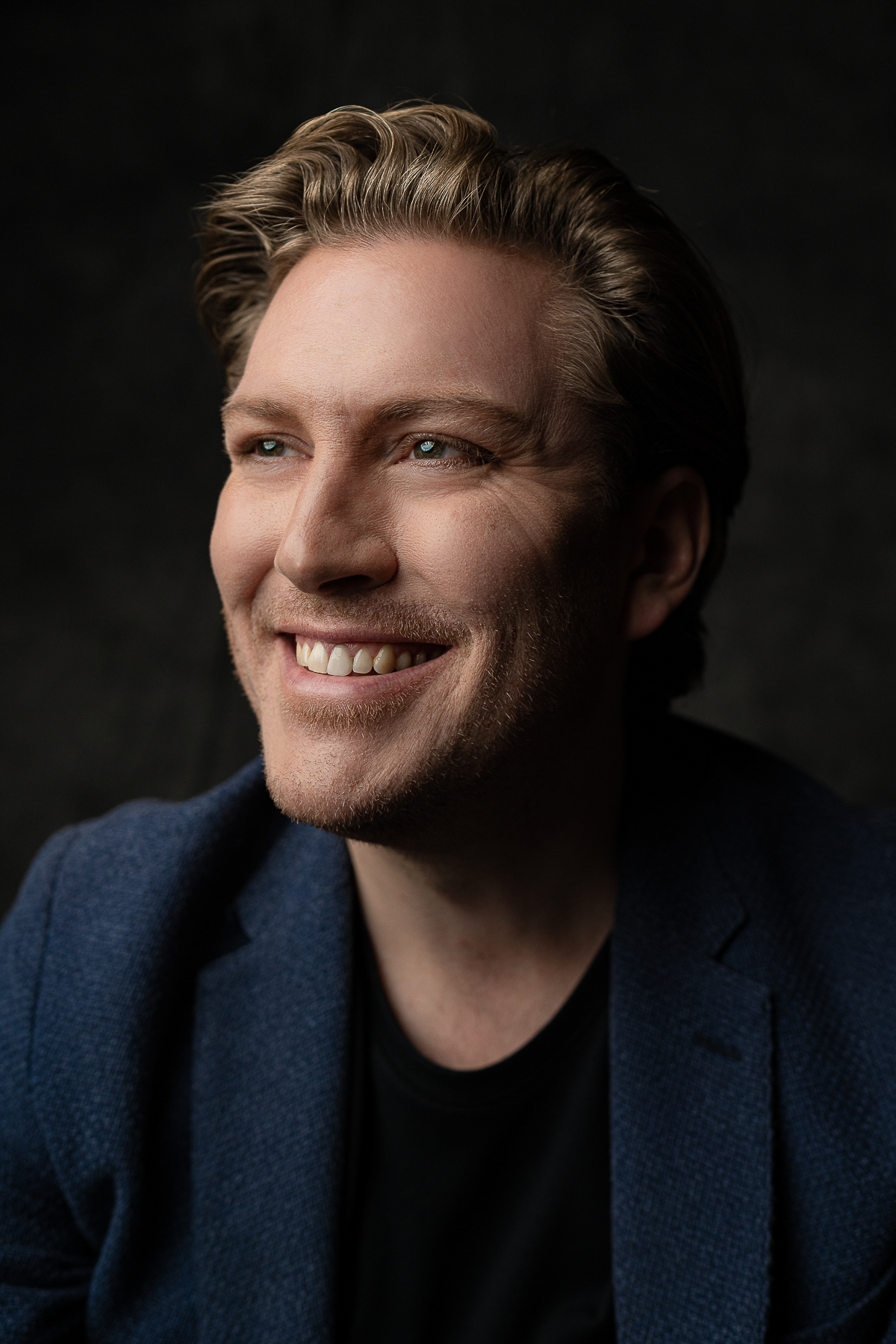  Gordon Bintner | Opera Singer 